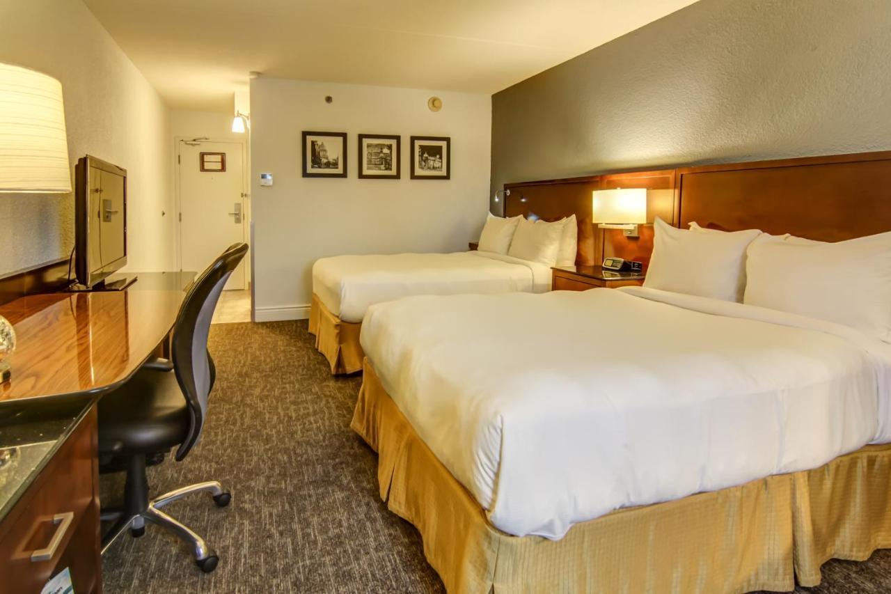 La Sagueneenne - Hotel Et Centre De Congres Chicoutimi エクステリア 写真
