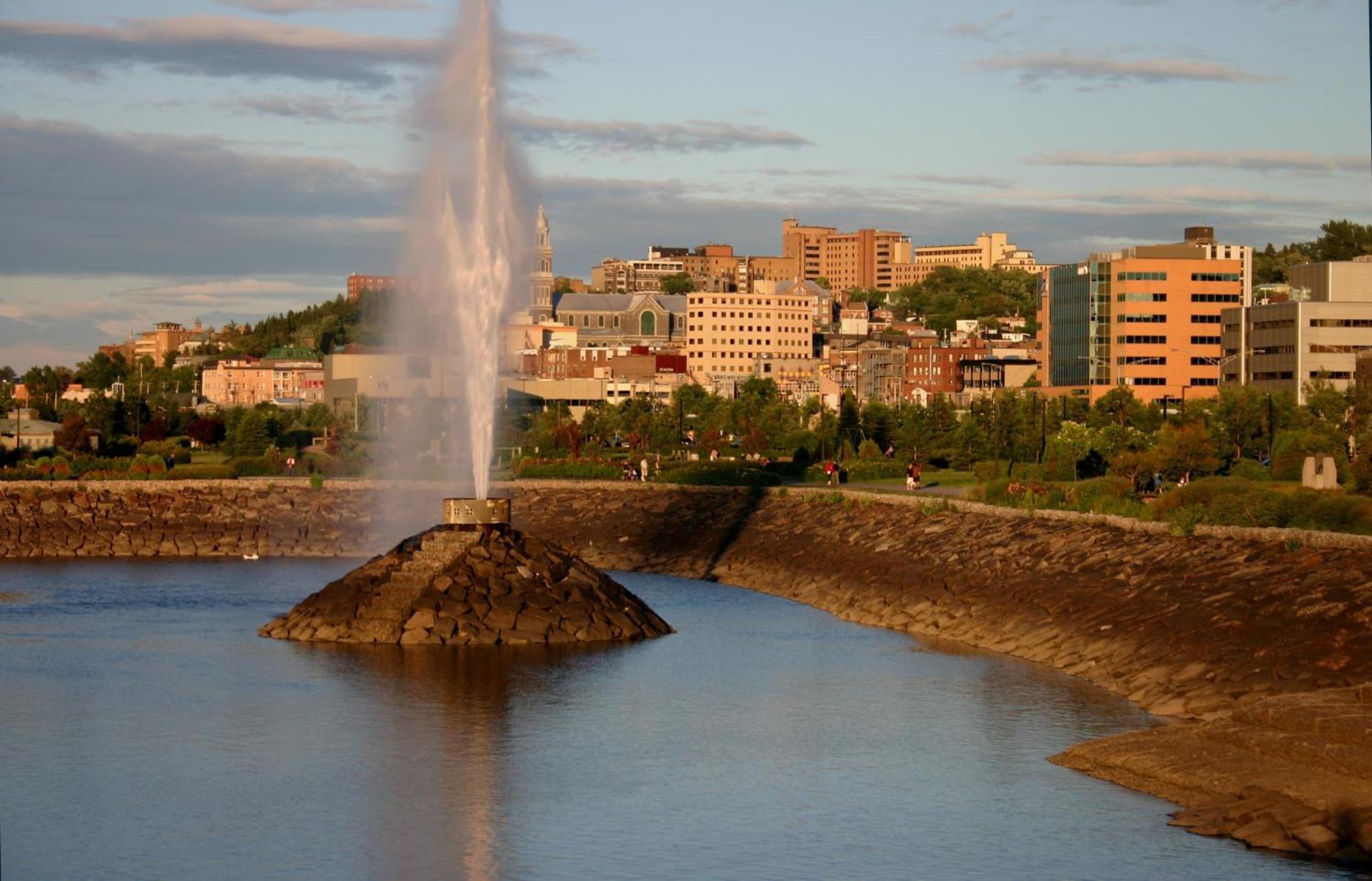 La Sagueneenne - Hotel Et Centre De Congres Chicoutimi エクステリア 写真