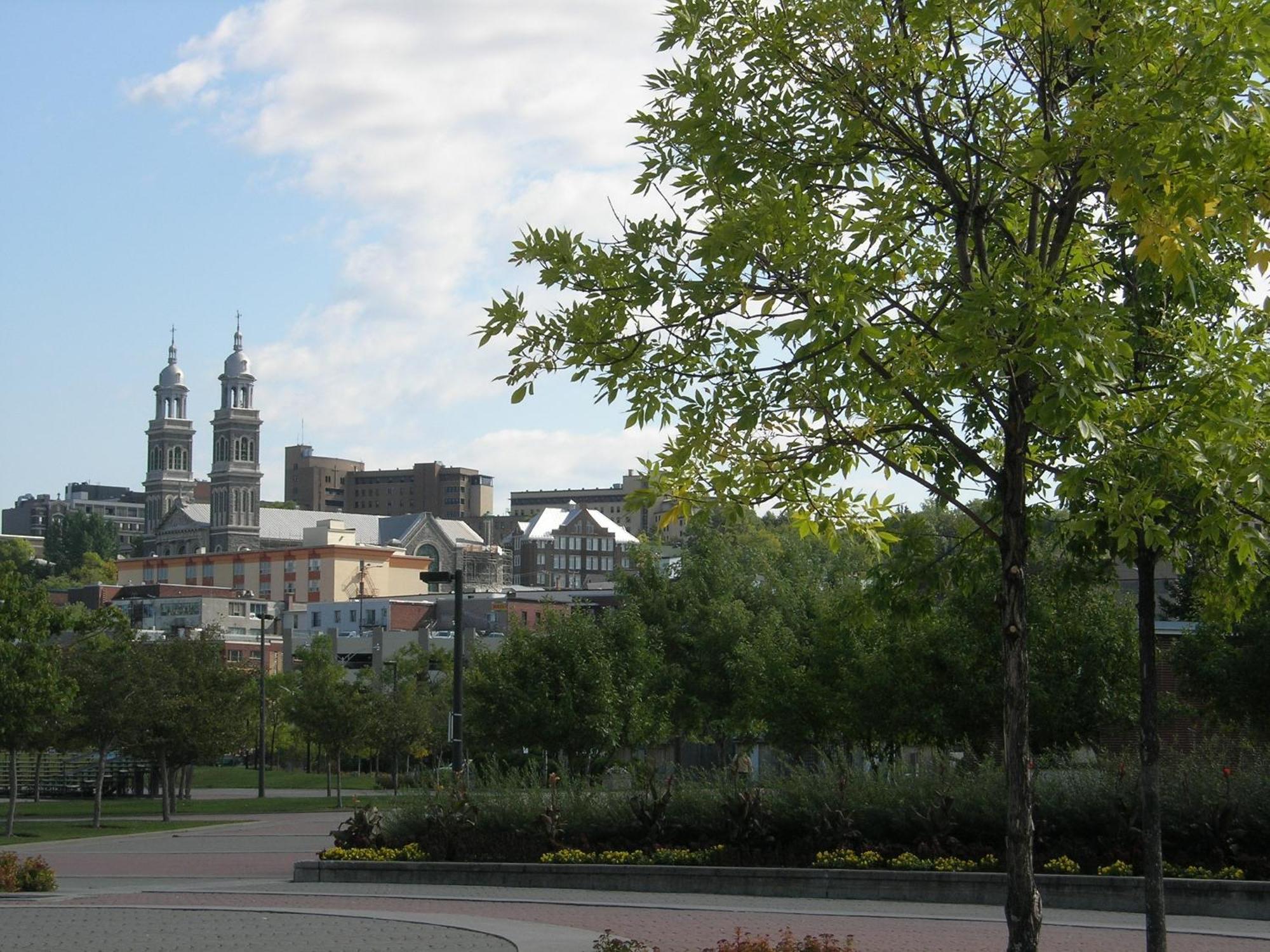 La Sagueneenne - Hotel Et Centre De Congres Chicoutimi エクステリア 写真
