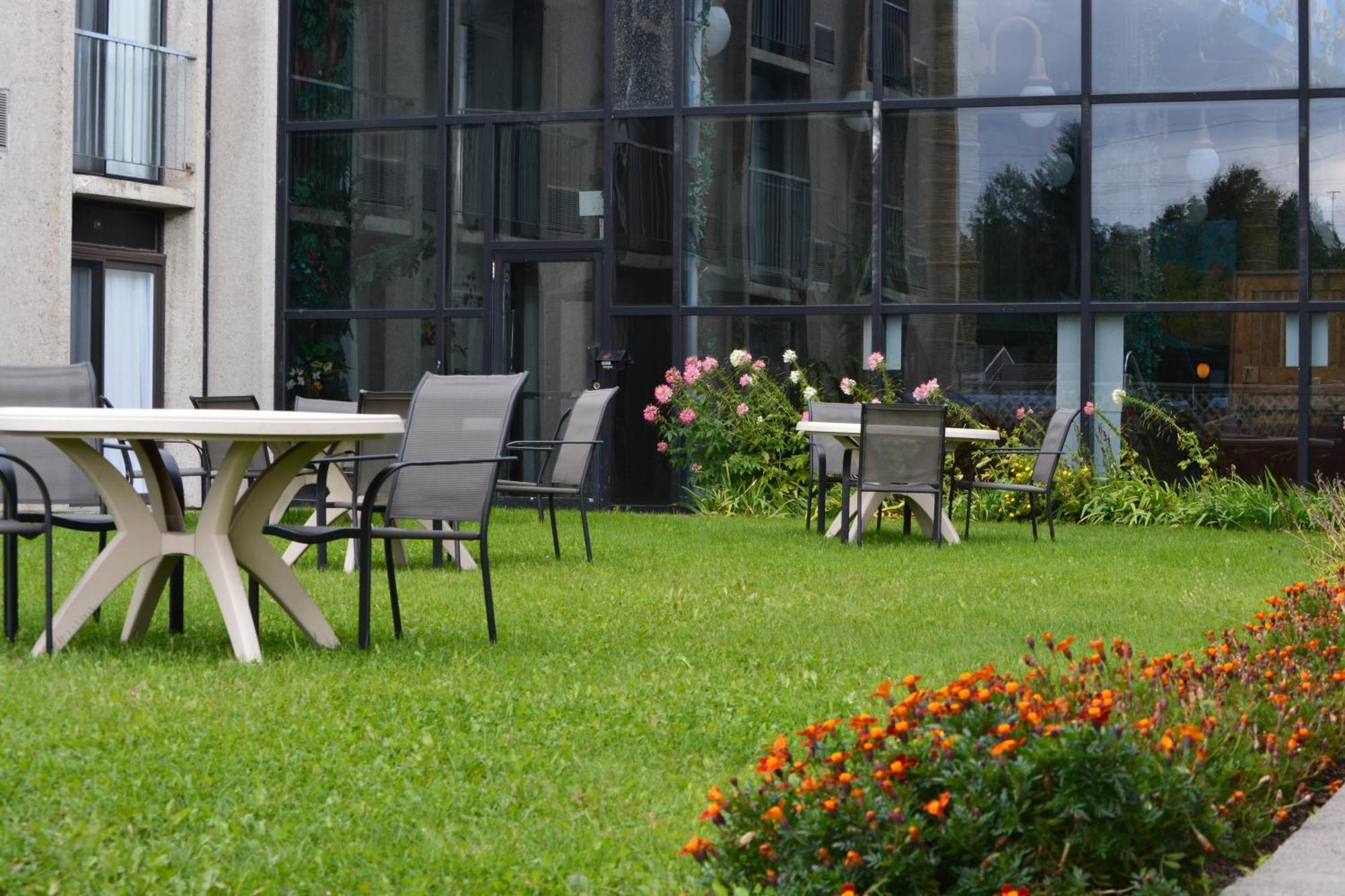 La Sagueneenne - Hotel Et Centre De Congres Chicoutimi エクステリア 写真
