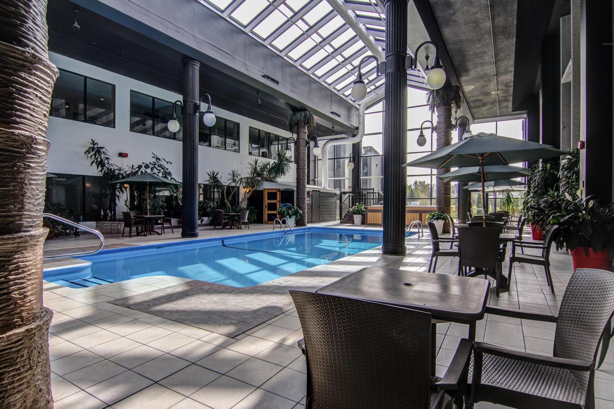 La Sagueneenne - Hotel Et Centre De Congres Chicoutimi エクステリア 写真
