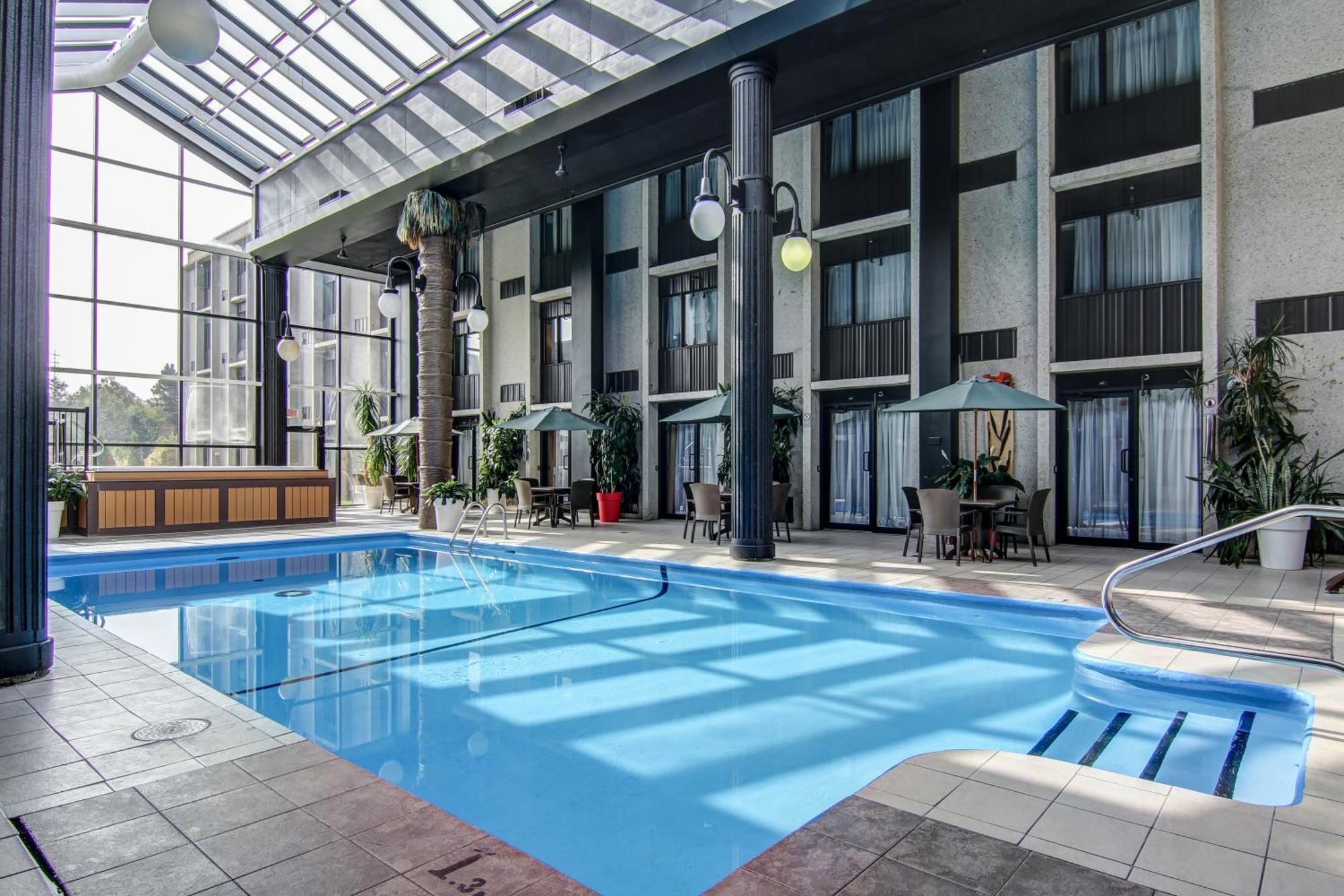 La Sagueneenne - Hotel Et Centre De Congres Chicoutimi エクステリア 写真