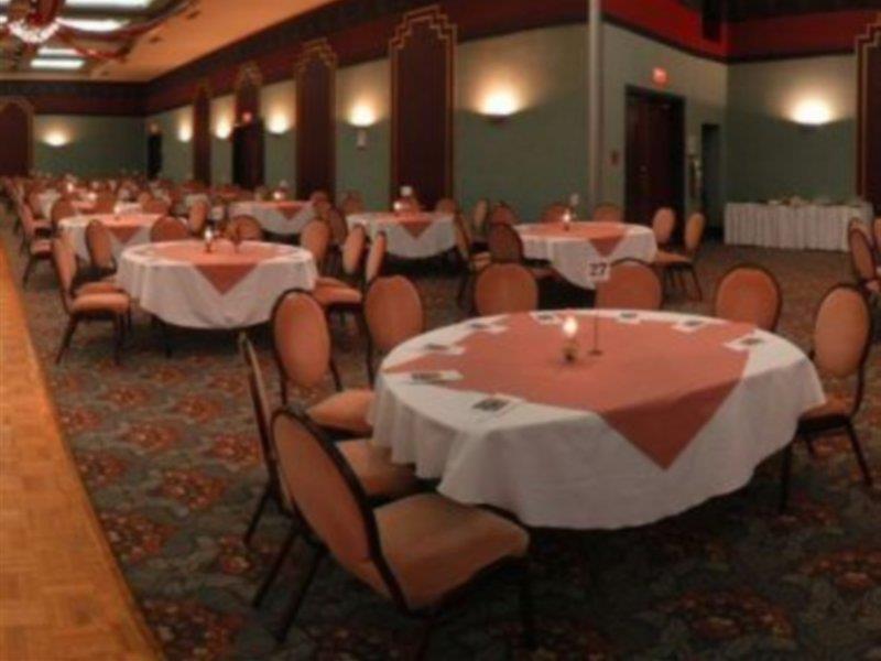 La Sagueneenne - Hotel Et Centre De Congres Chicoutimi レストラン 写真