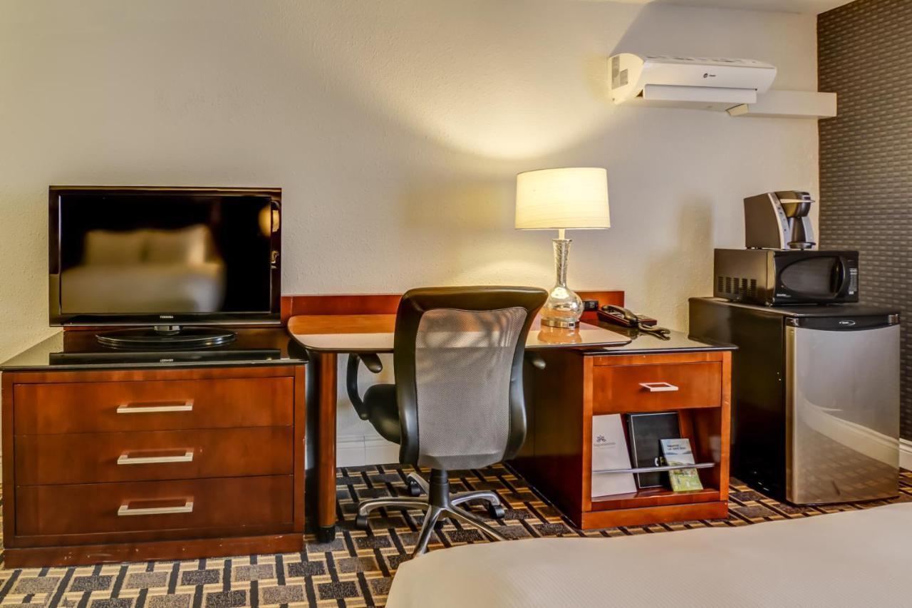 La Sagueneenne - Hotel Et Centre De Congres Chicoutimi エクステリア 写真