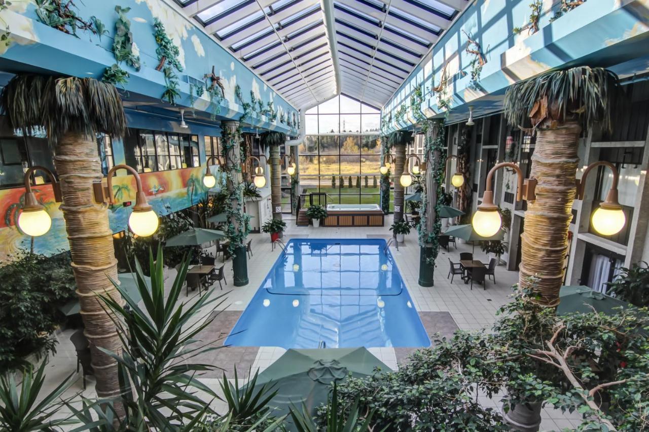 La Sagueneenne - Hotel Et Centre De Congres Chicoutimi エクステリア 写真